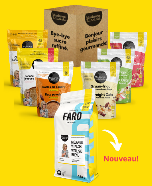 Cette boîte déjeuner sans sucre comprend 12 produits santé sans sucre raffiné Madame Labriski, dont les gruaux 3 x moins de sucre, le mélange à pain aux bananes, le mélange à muffins choco-banane, les dattes en poudre et le café santé Vitaliski.