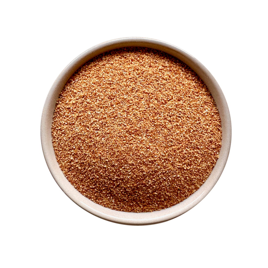 Dattes 100 % biologiques séchées et mises en poudre. Elles sont une alternative saine aux sucres raffinés conventionnels et permettent de bénéficier de tous les apports nutritionnels de la datte : vitamines, minéraux et fibres.