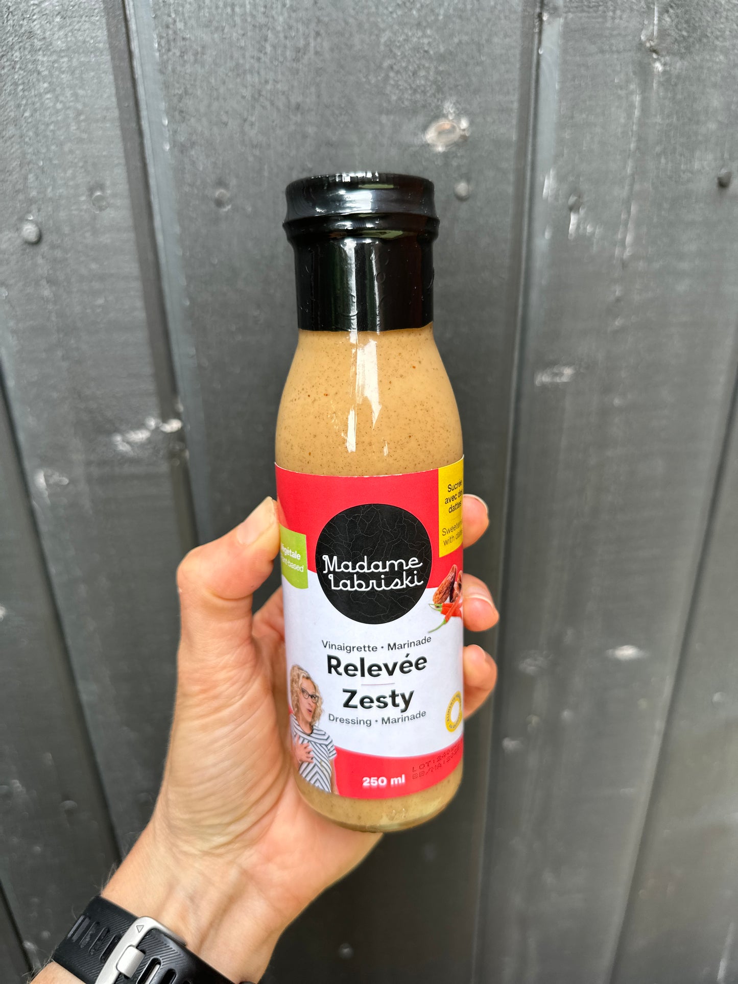 Vinaigrette santé La Relevée de Madame Labriski. Un petit goût d'umami qui ajoute du piquant à nos salades et nos posé. Un délice santé.